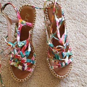 Womens size 7.5  Floral lace up sandals